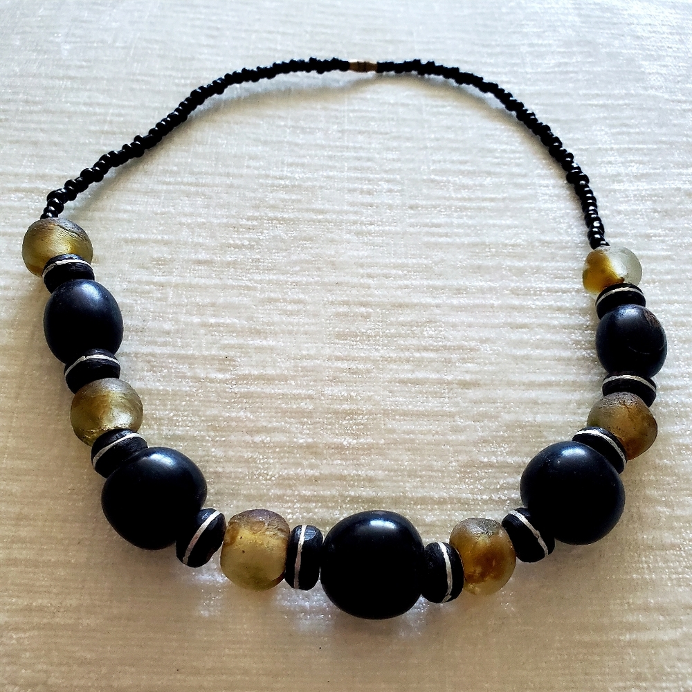🇧🇫 Burkina Glass and Bead Necklace